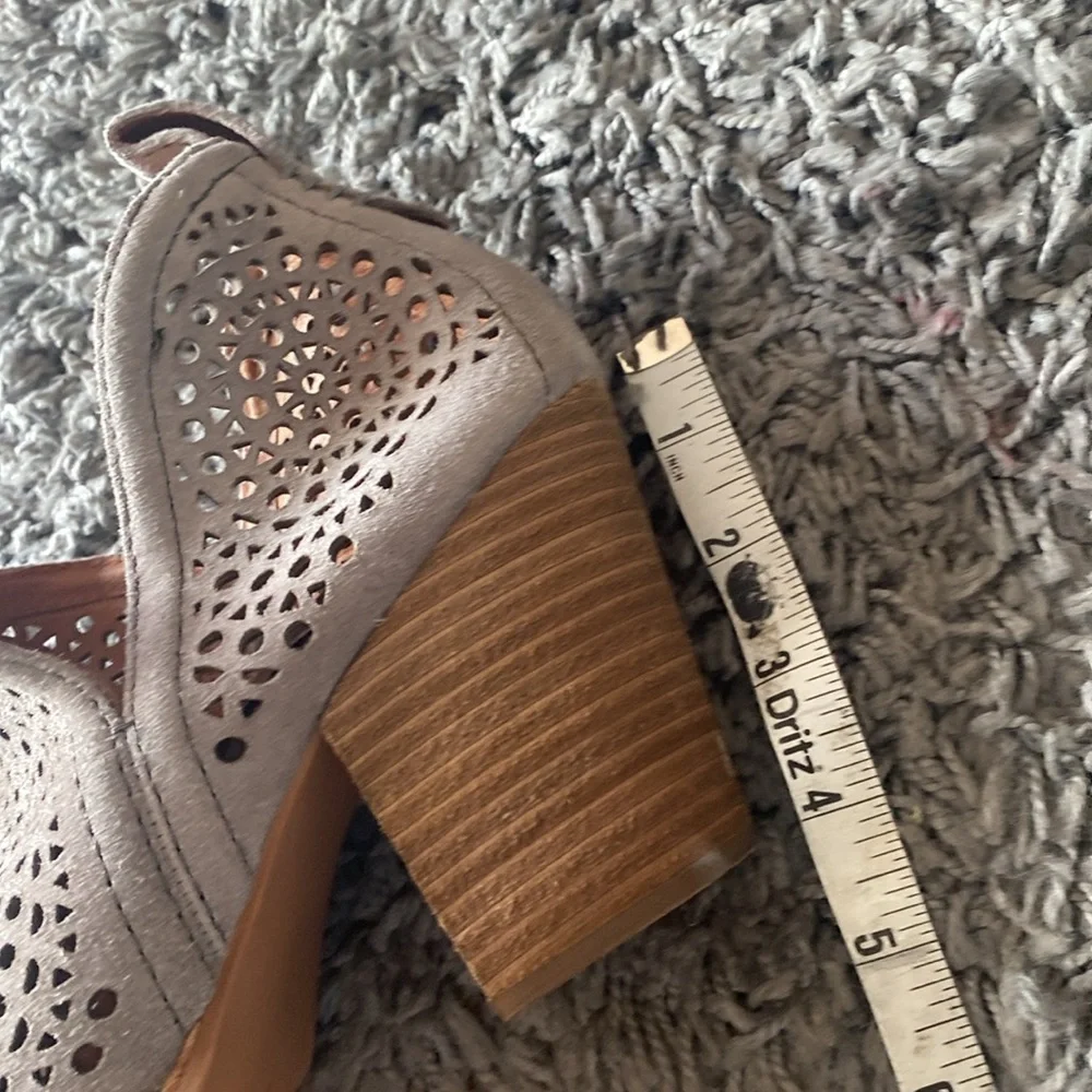 Jeffrey Campbell Rosalee suede perforated Booties sz 10